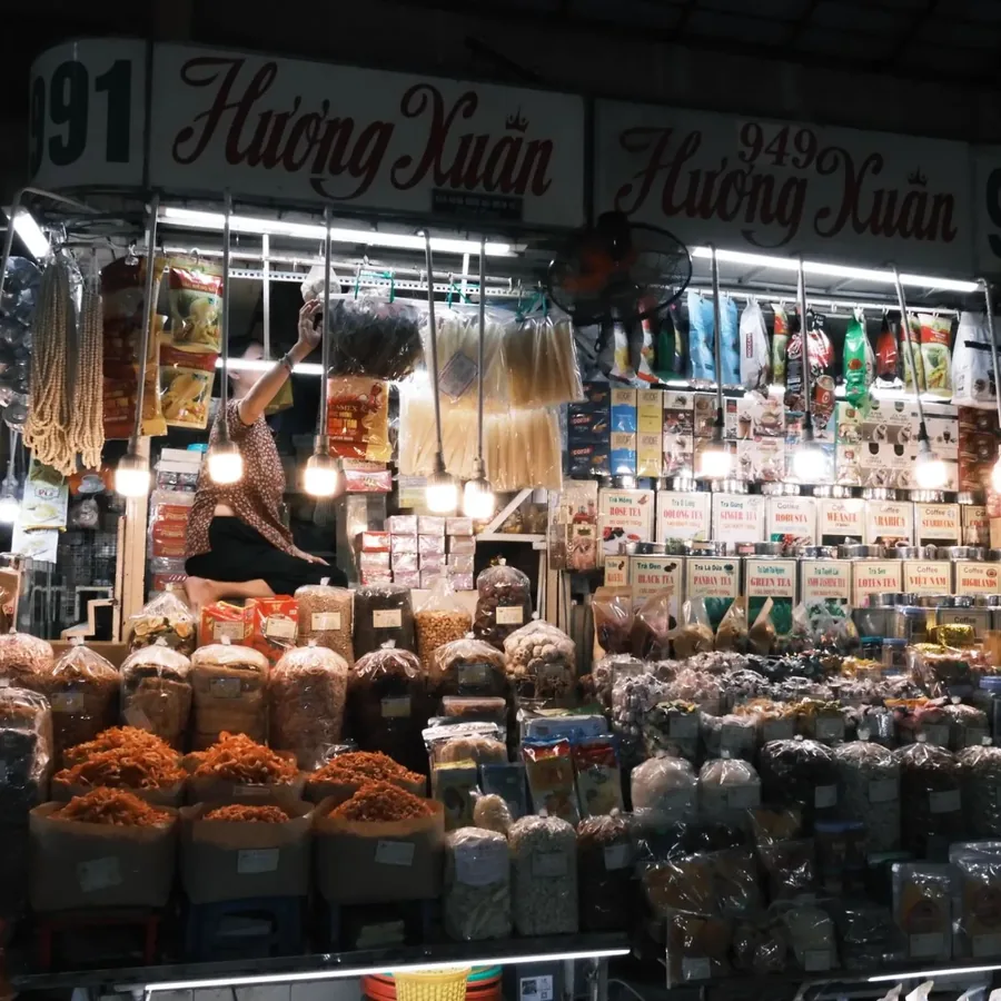 Bàn ăn tại Trần Thị Kim Liên